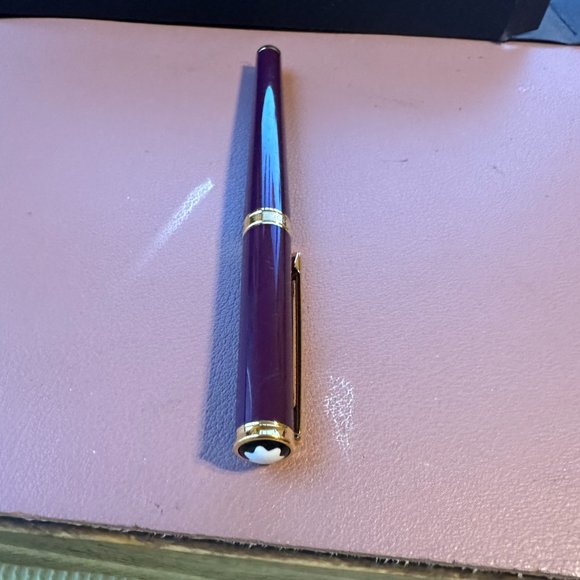 2 Mont Blanc Pens and a Mont Blanc Pen Holder - Picture 4 of 8